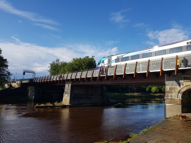 Train crossing Scarborough Bridge