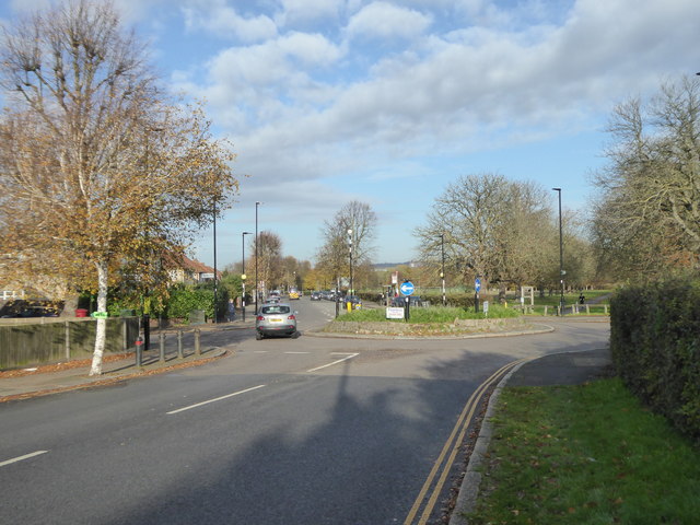 Roundabout on the junction of Argyle Road and Scotch Common