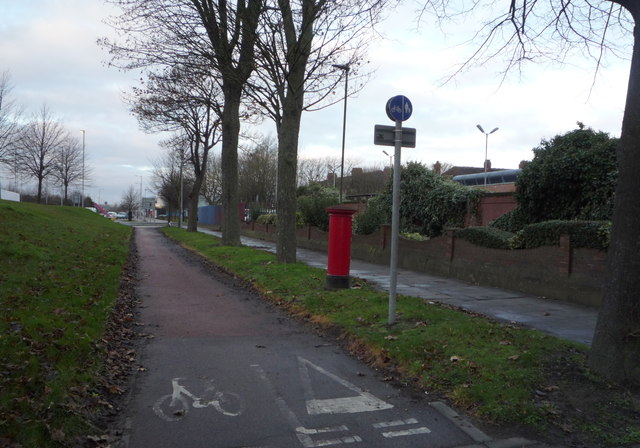 Cycle lane beside Hedon Road, Hull
