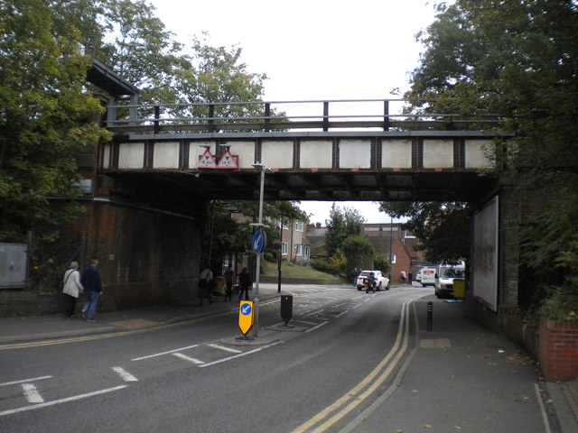 railway-bridge-over-central-avenue-richard-vince-geograph