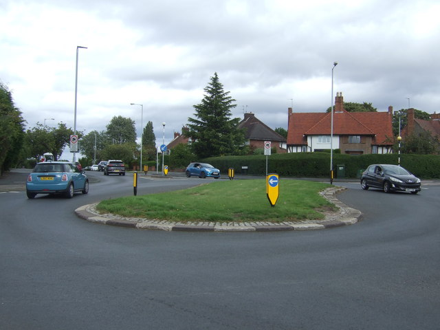 Odd roundabout on Warstones Road, Wolverhampton