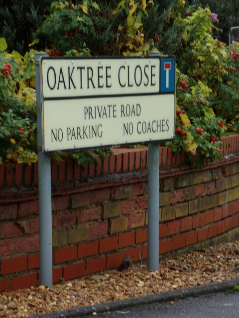 Oaktree Close sign