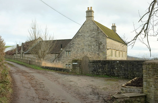 Lilliput Farm © Derek Harper cc-by-sa/2.0 :: Geograph Britain and Ireland