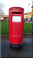 TA1530 : Elizabeth II postbox, Elmbridge Parade, Hull by JThomas