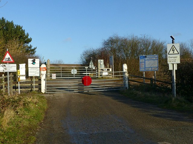 Scalm Lane level crossing © Alan Murray-Rust cc-by-sa/2.0 :: Geograph ...