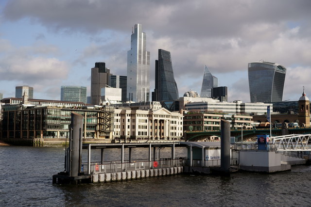 Bankside Pier © Peter Trimming cc-by-sa/2.0 :: Geograph Britain and Ireland