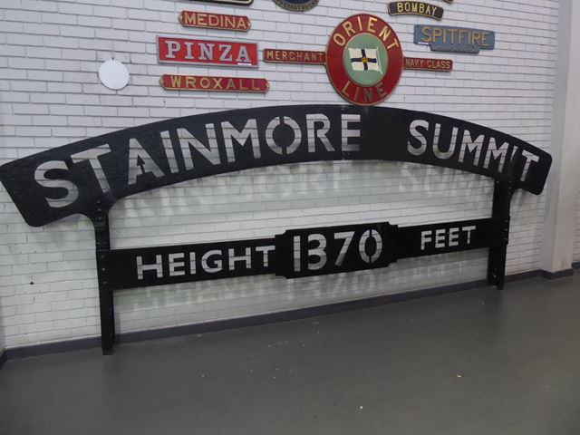 Railway signs and nameplates