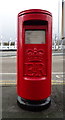 TA1030 : Elizabeth II postbox on Stoneferry Road, Hull by JThomas