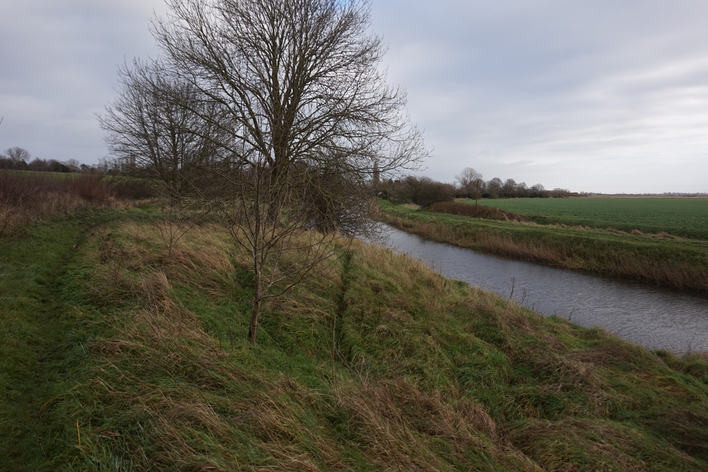 Royal Military Canal Path towards... © Ian S cc-by-sa/2.0 :: Geograph ...