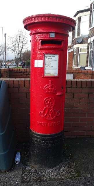 Edward VII postbox on Chamberlain Road,... © JThomas cc-by-sa/2.0 ...