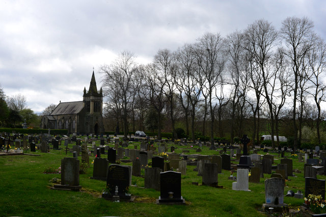 Liversedge Cemetery © habiloid cc-by-sa/2.0 :: Geograph Britain and Ireland