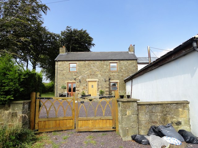 Pontop Pike Farm © Robert Graham :: Geograph Britain and Ireland