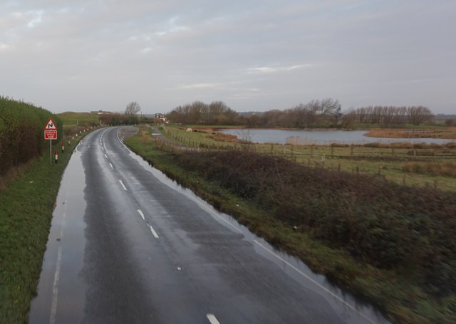 Camber Road towards Rye © Ian S cc-by-sa/2.0 :: Geograph Britain and ...