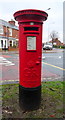 TA0338 : George V postbox on Queensgate, Beverley by JThomas