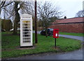 TA0639 : Elizabeth II postbox and telephone box on Carr Lane, Weel by JThomas