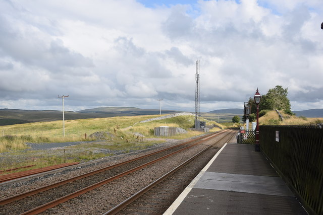 Looking southeast from Ribblehead down platform