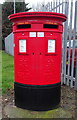 TA0539 : Double aperture Elizabeth II postbox on Annie Reed Road, Beverley by JThomas