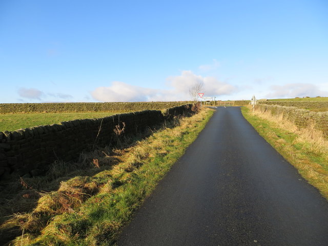 Dacre Pasture Lane approaching Dacre... © Peter Wood cc-by-sa/2.0 ...