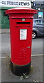 Elizabeth II postbox on Cross Lane, Bebington