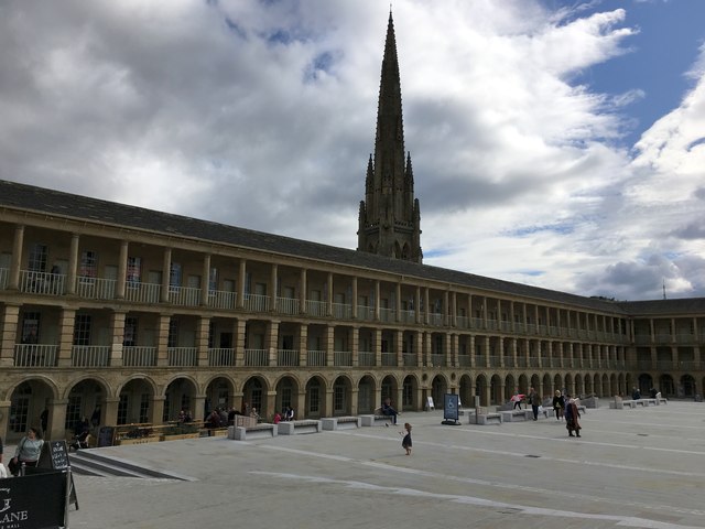 Piece Hall, Halifax © John H Darch cc-by-sa/2.0 :: Geograph Britain and ...