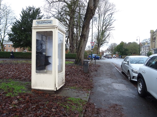 K8 telephone box on Lairgate, Beverley