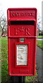 SE9839 : Close up, Elizabeth II postbox on York Road, Bishop Burton by JThomas