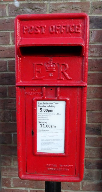 Close up, Elizabeth II postbox on Main Street, Paull