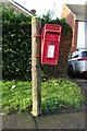 Elizabeth II postbox on Main Street, Burstwick