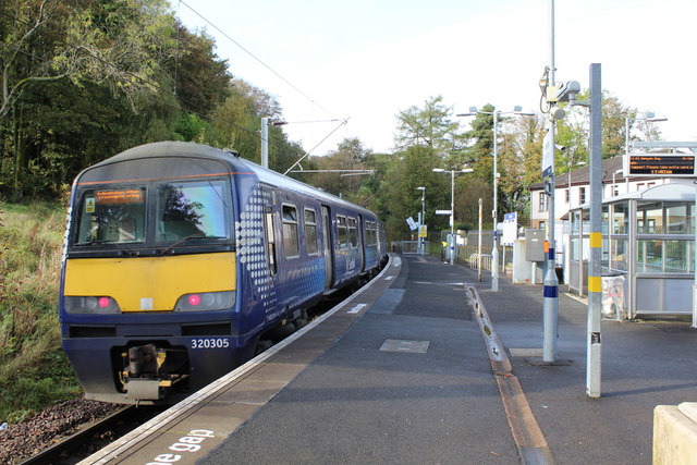Class 320 train at Inverkip station