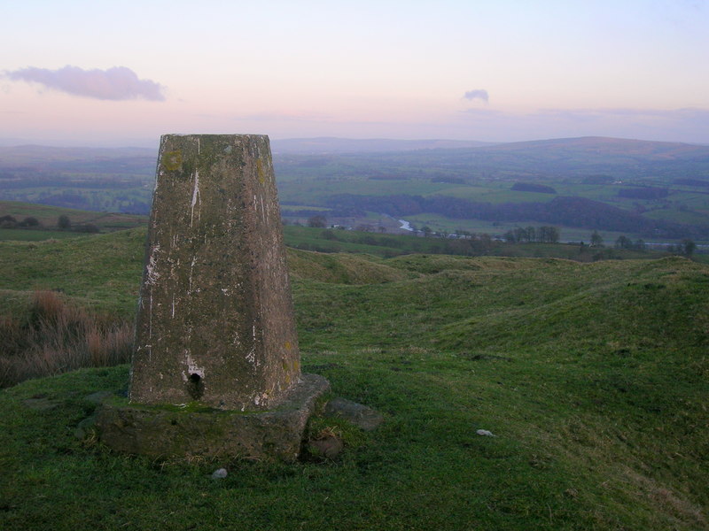 Beacon Hill trig point © John H Darch cc-by-sa/2.0 :: Geograph Britain ...