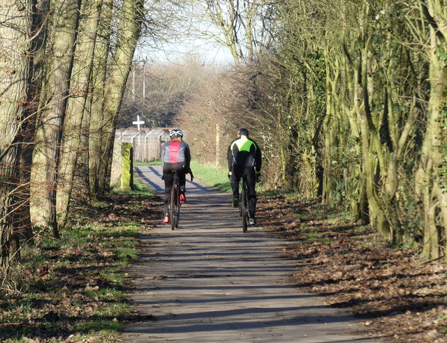 Path at the Cossington Lakes © Mat Fascione cc-by-sa/2.0 :: Geograph ...