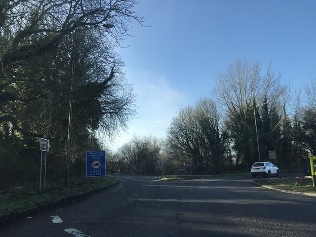 Roundabout on A30 approaching Salisbury