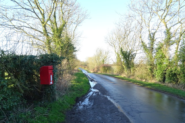 Minor road, Owstwick © JThomas cc-by-sa/2.0 :: Geograph Britain and Ireland