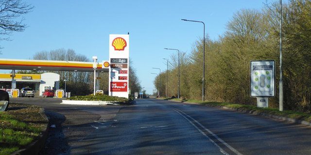 Shell filling station at Membury services, M4 westbound