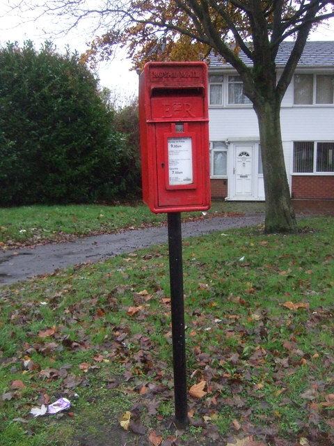 Elizabeth II postbox on Sneyd Lane,... © JThomas :: Geograph Britain ...
