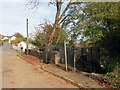 Llwybr yn gadael yr heol / Path exiting the road