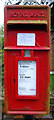 TA2618 : Elizabeth II postbox on Sunk Island Road, Sunk Island by JThomas