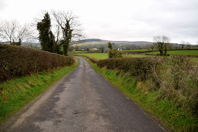 Knockmoyle Road © Kenneth Allen cc-by-sa/2.0 :: Geograph Ireland