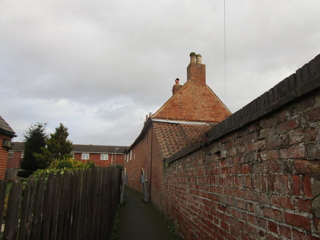 Footpath from Pinfold Lane to Church... © Jonathan Thacker :: Geograph ...