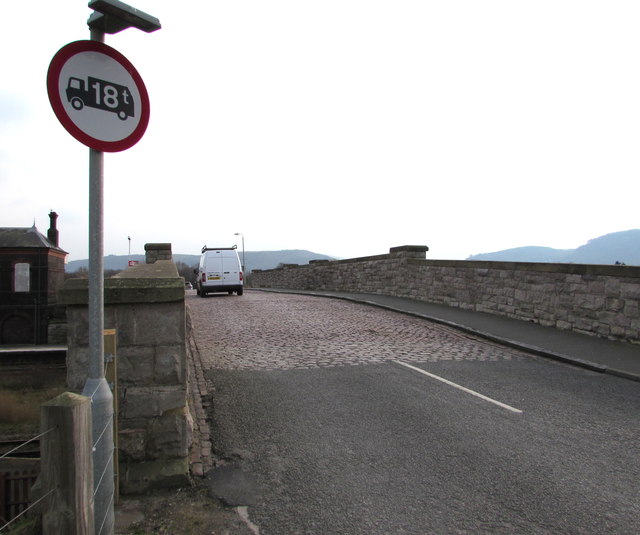 Vehicle weight limit sign at the... © Jaggery :: Geograph Britain and