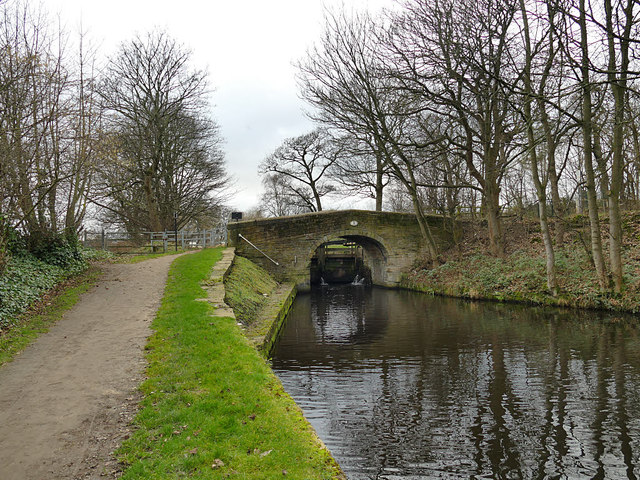 Fieldhouse Lane bridge, Huddersfield Broad Canal