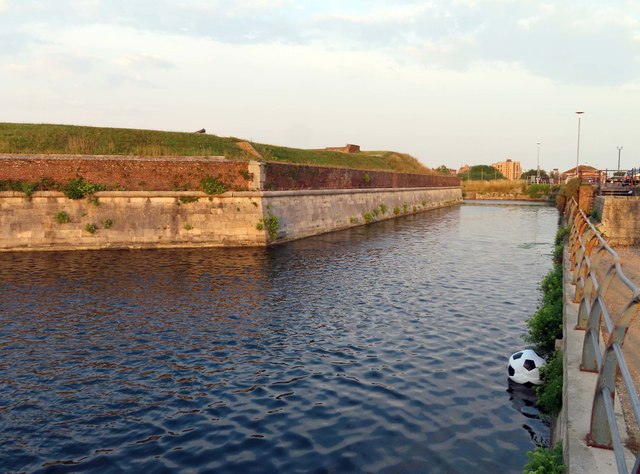 Moat by the curtain wall on the King's Bastion