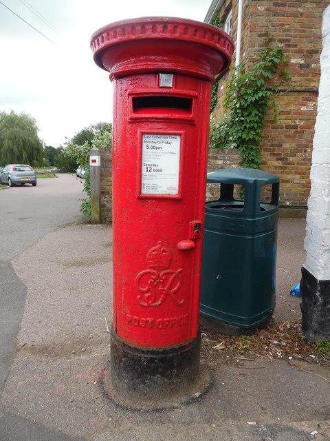 post-box-outside-sarratt-post-office-and-david-hillas-cc-by-sa-2-0