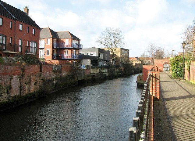 Path along the River Wensum © Evelyn Simak cc-by-sa/2.0 :: Geograph ...