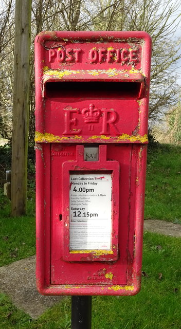 Elizabeth II postbox, Cawood Park