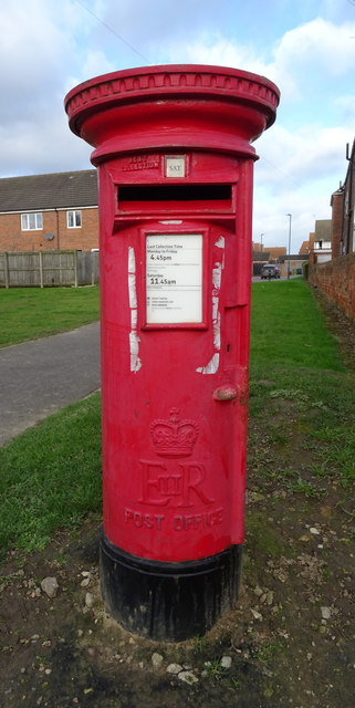 Elizabeth II postbox on Station Road, Hambleton