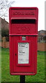 SE5938 : Elizabeth II postbox on Main Street, Kelfield by JThomas