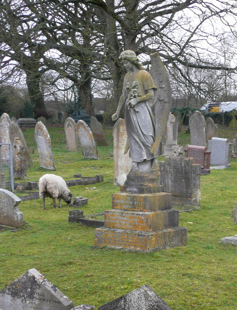 Angel in the churchyard, Codicote