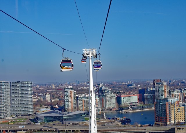 East London : Cable car gondolas