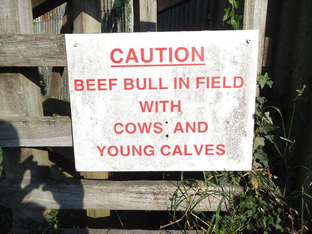 Warning Notice by farm buildings near Lower End